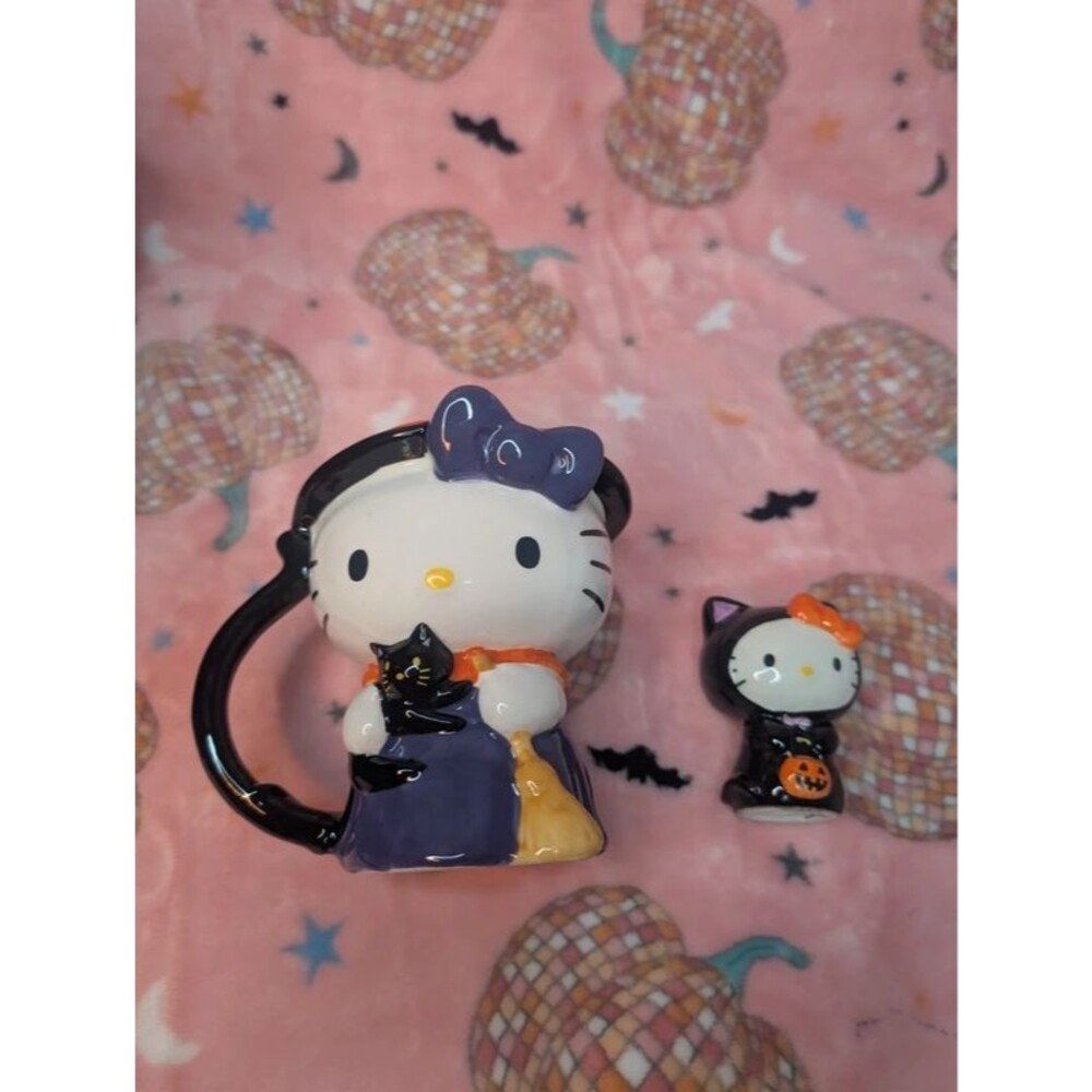 Hello kitty Halloween witch and cat figurine set
